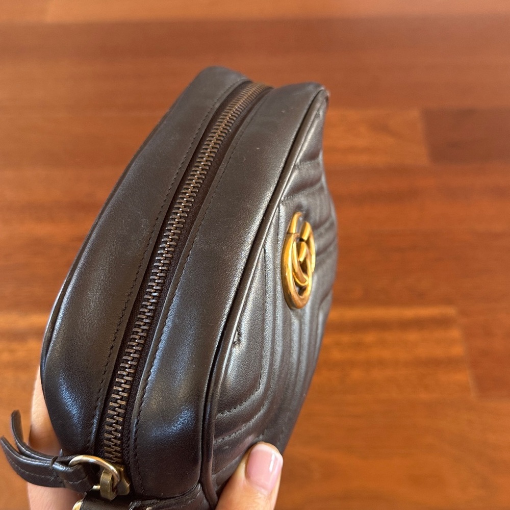 Gucci Black Quilted Leather Bag with Gold Logo - Picture 3 of 5